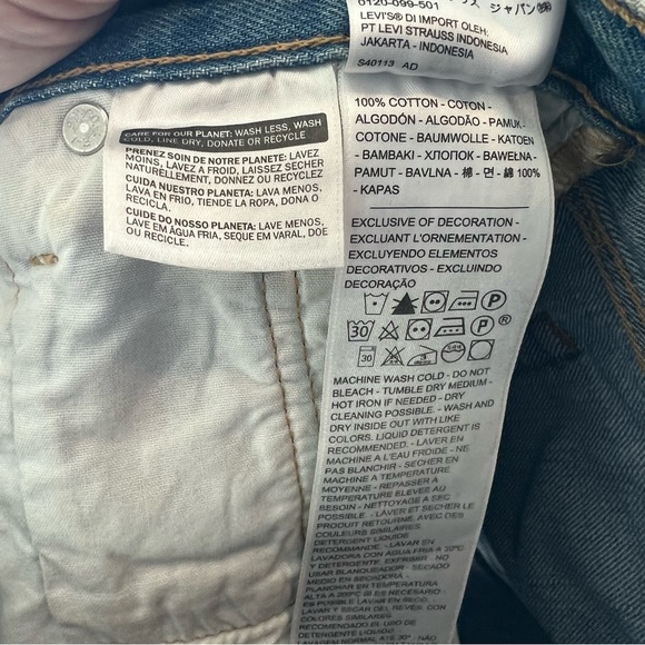 Levi mid wash denim jean shorts - Picture 3 of 5